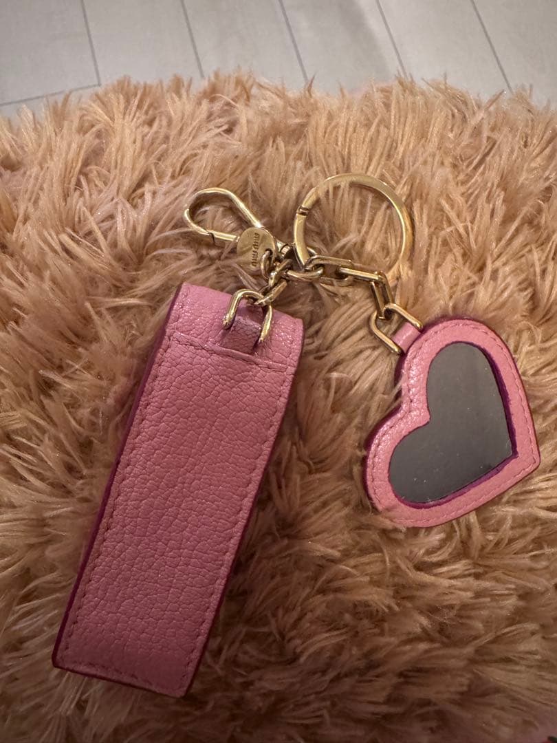 MIU MIU レザーキーホルダー リップ入れ付き やぎ革