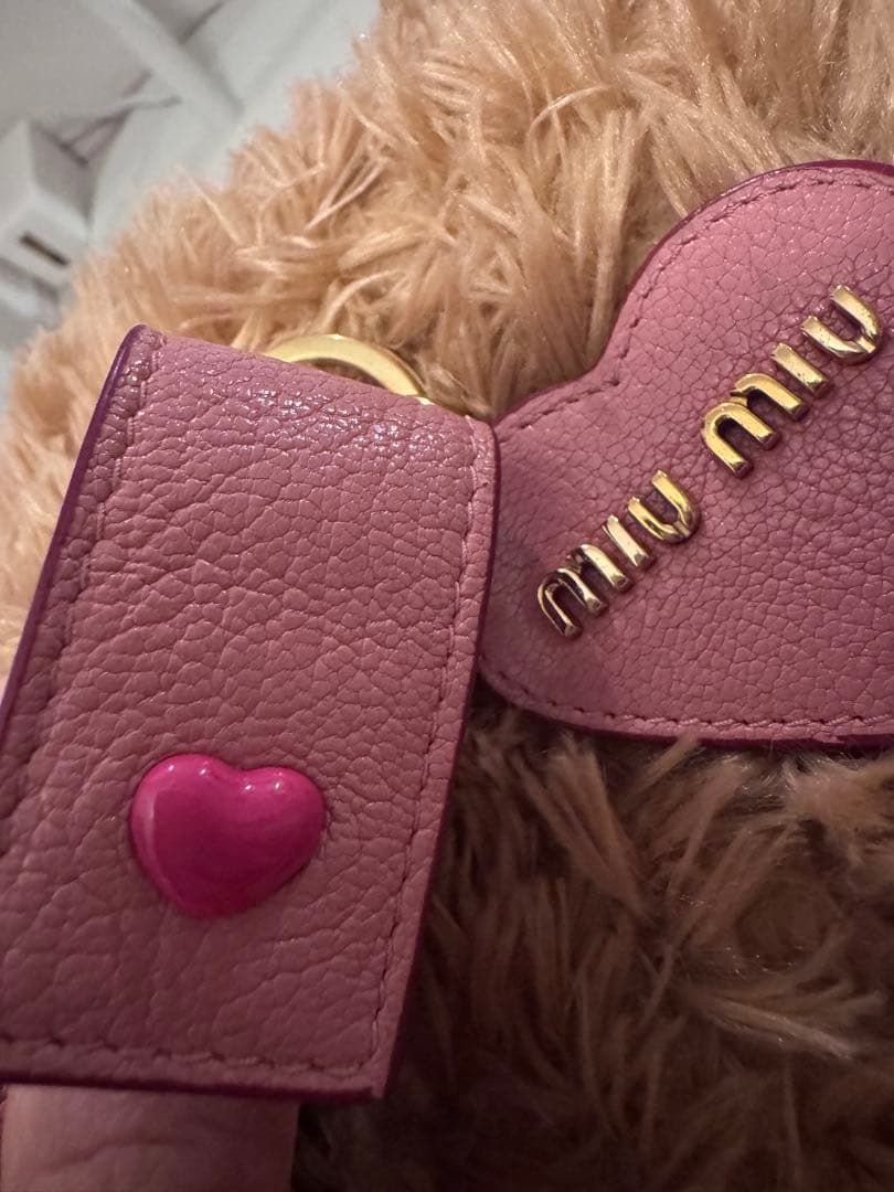 MIU MIU レザーキーホルダー リップ入れ付き やぎ革