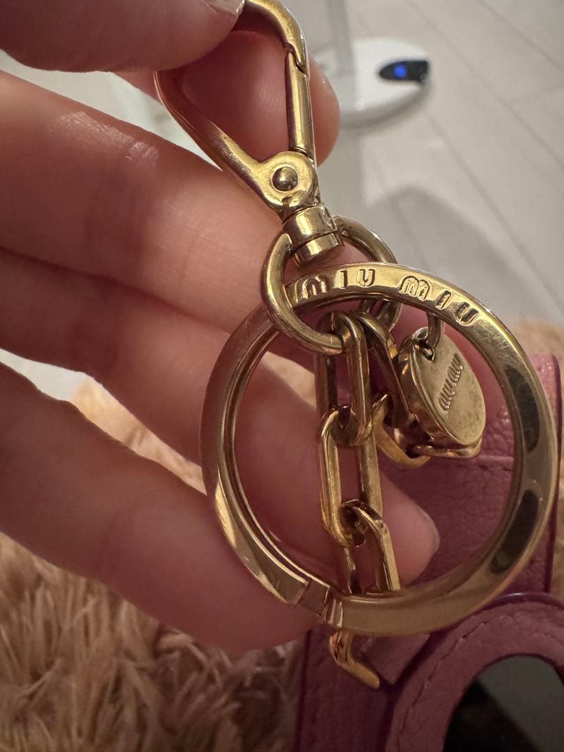 MIU MIU レザーキーホルダー リップ入れ付き やぎ革