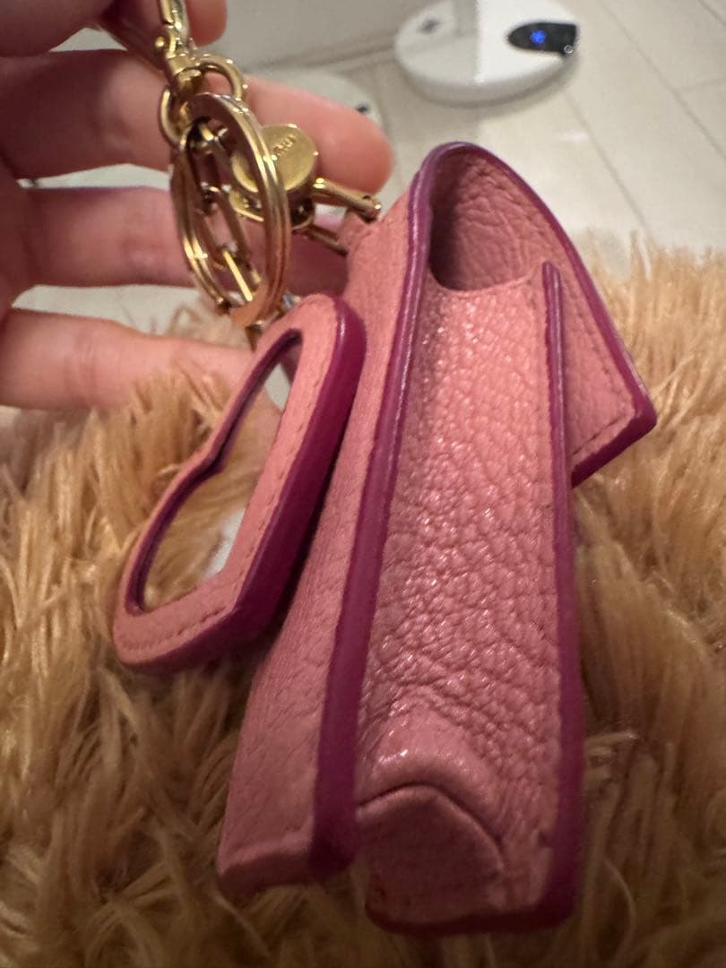 MIU MIU レザーキーホルダー リップ入れ付き やぎ革