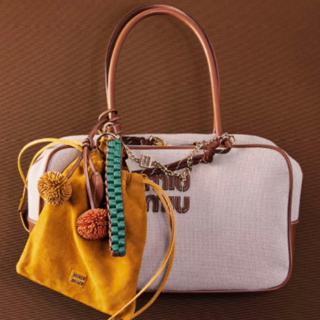 MIUMIU レザートリック　バックチャーム　キーホルダー　ピンク×ブラウン