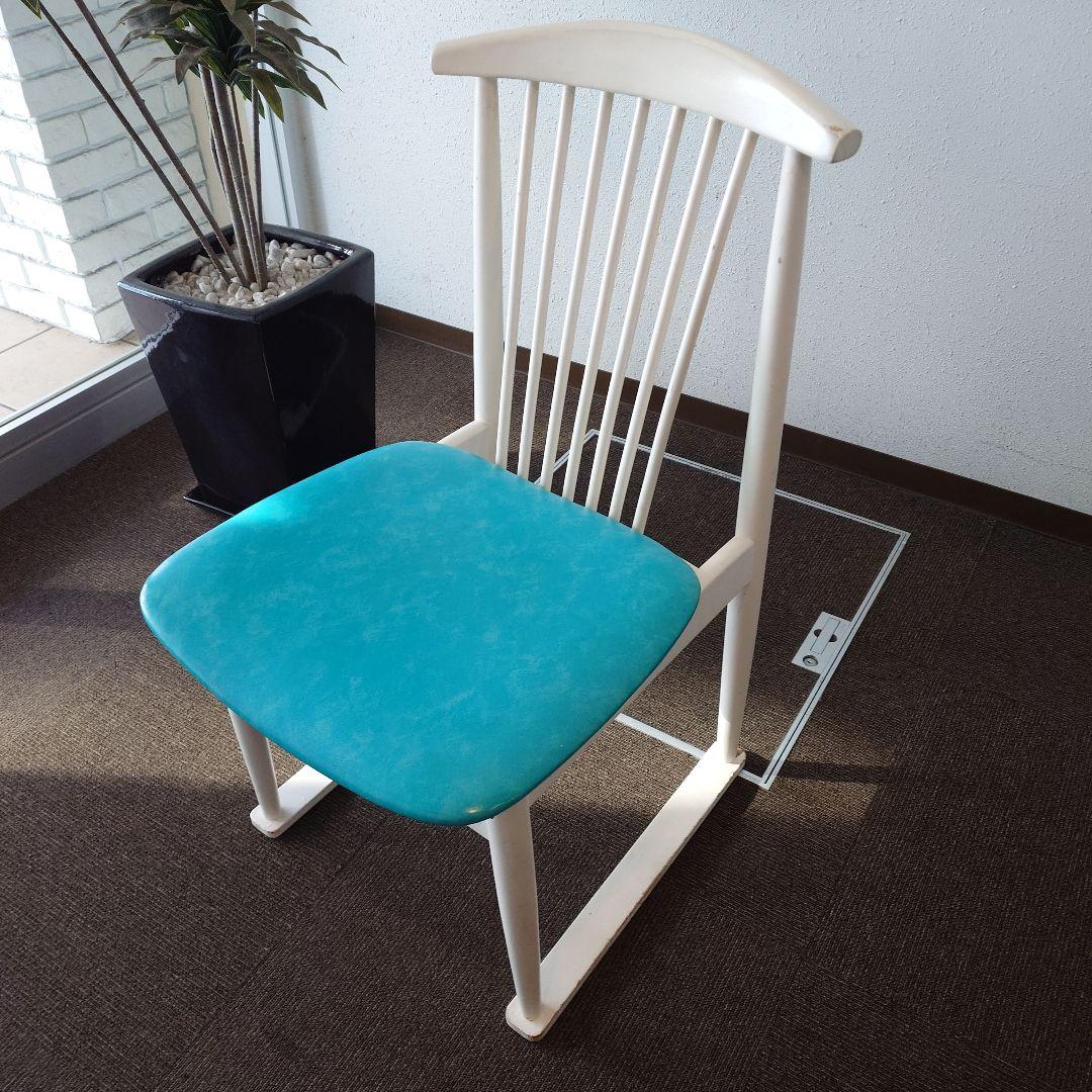 北欧風　レトロポップ　ダイニングチェア　ターコイズブルー　ミッドセンチュリー