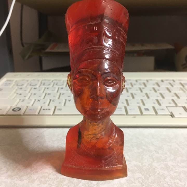 琥珀の置物