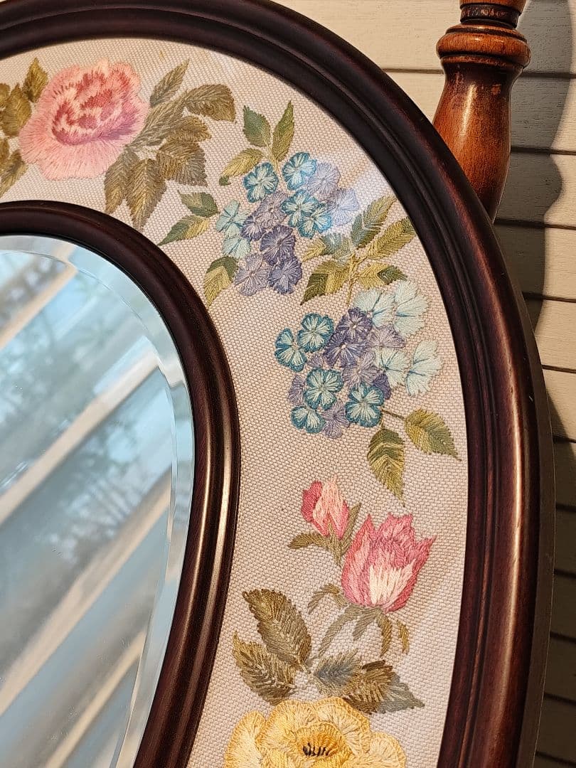 戸塚刺繍　 花柄　薔薇　楕円形ミラー　木製　額縁　刺繍　オーバル　アンテーク