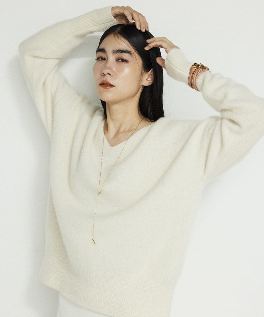 ウィムガゼット　フォックスウールVネックプルオーバー