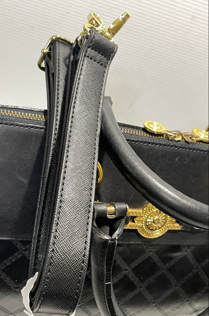 ヴェルサーチェ ハンドバッグ ボストンバッグ 2way ロゴ型押し黒 ゴールド