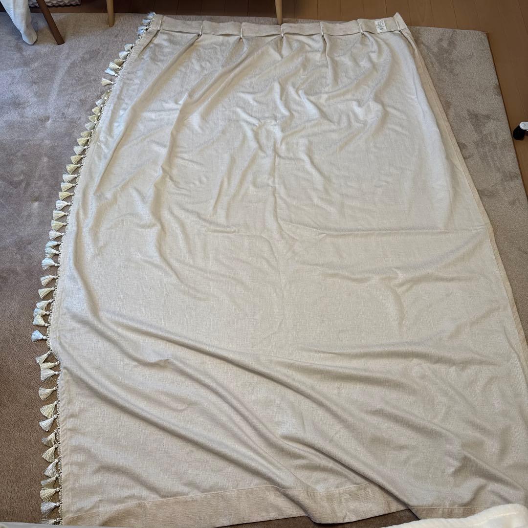 ニトリ　ベージュ トリムカーテン　2枚組