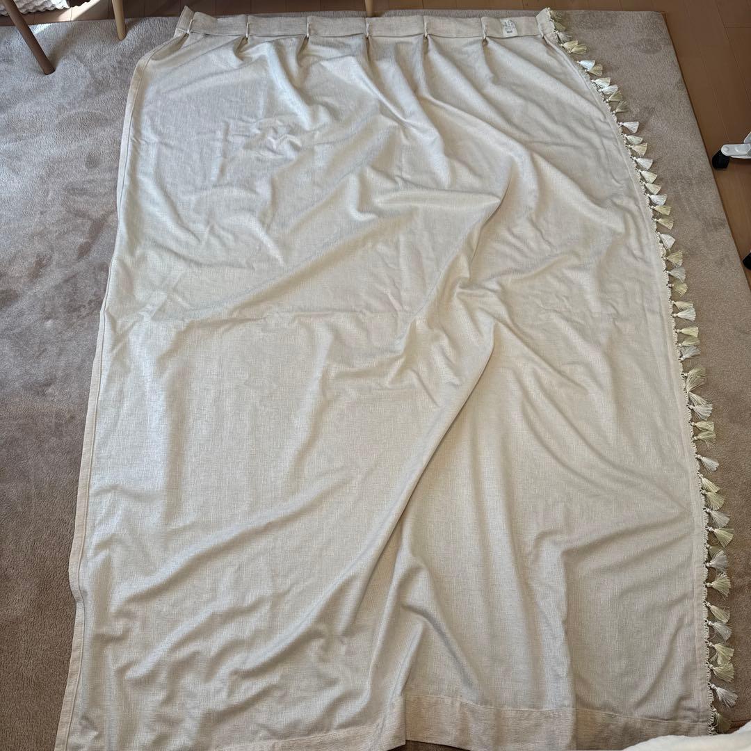 ニトリ　ベージュ トリムカーテン　2枚組