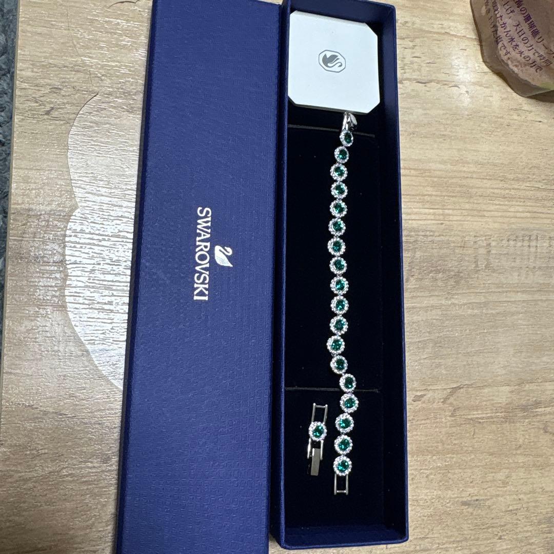 新品 Swarovski 緑色ラインストーンブレスレット