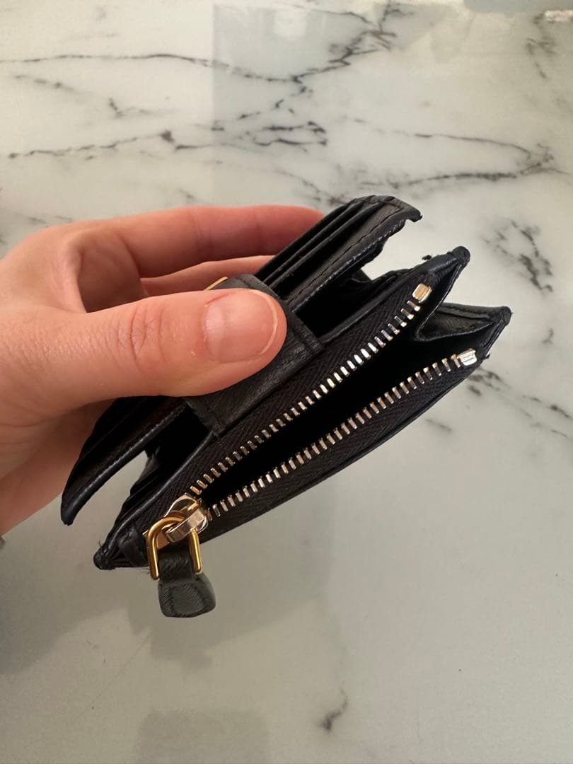 PRADA ブラック 二つ折り財布