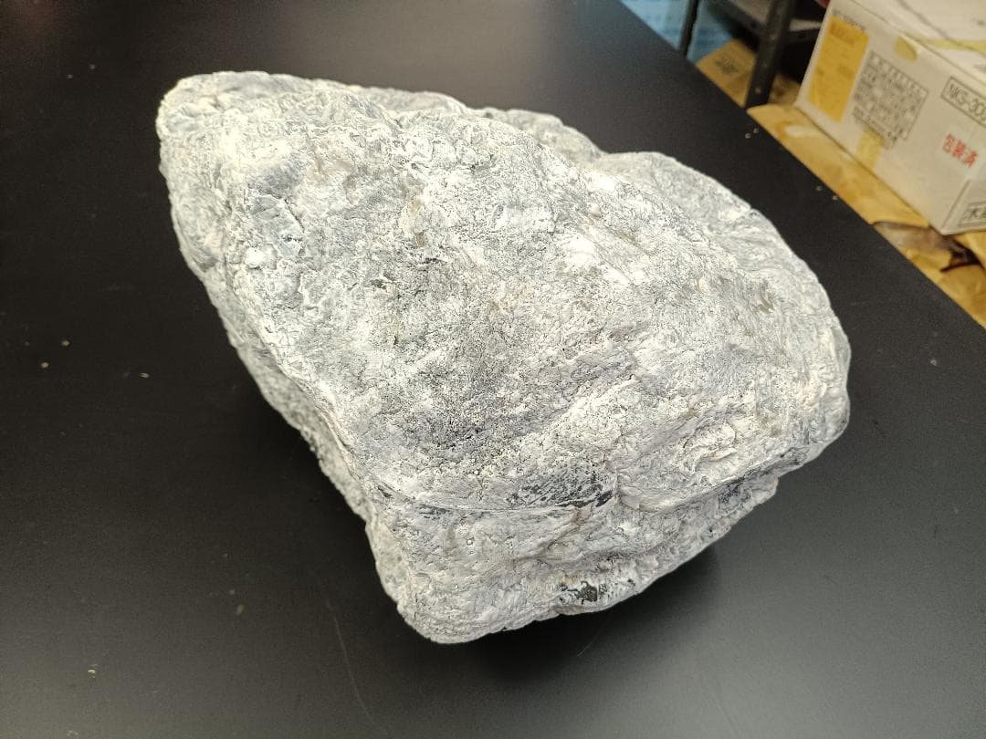 擬岩　人工石　軽くて丈夫FRP製　アート　オブジェ