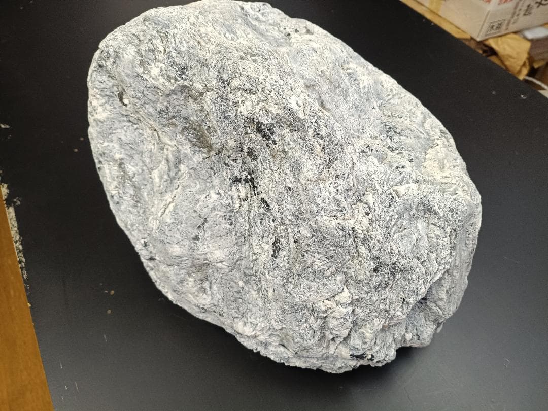 擬岩　人工石　軽くて丈夫FRP製　アート　オブジェ