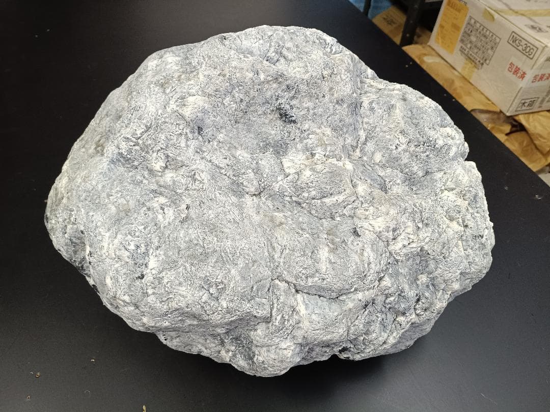 擬岩　人工石　軽くて丈夫FRP製　アート　オブジェ