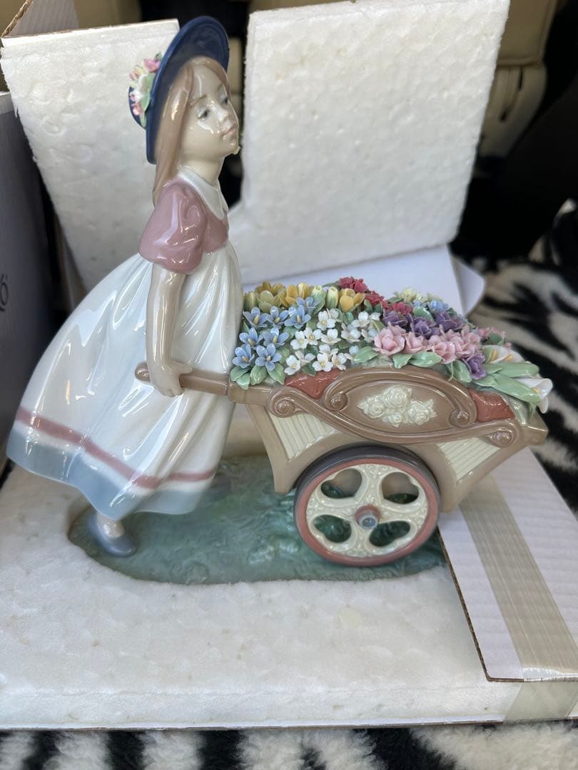 Lladro 少女と花車 置物