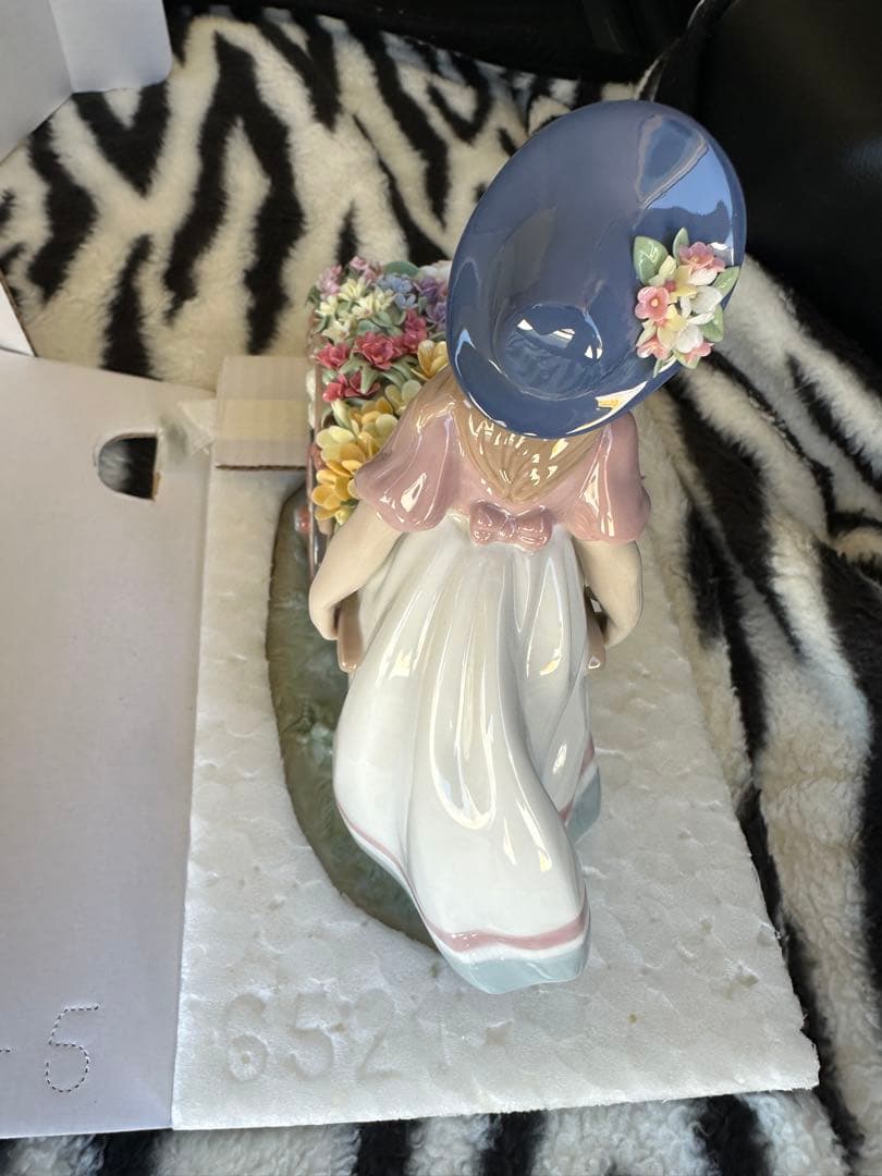 Lladro 少女と花車 置物