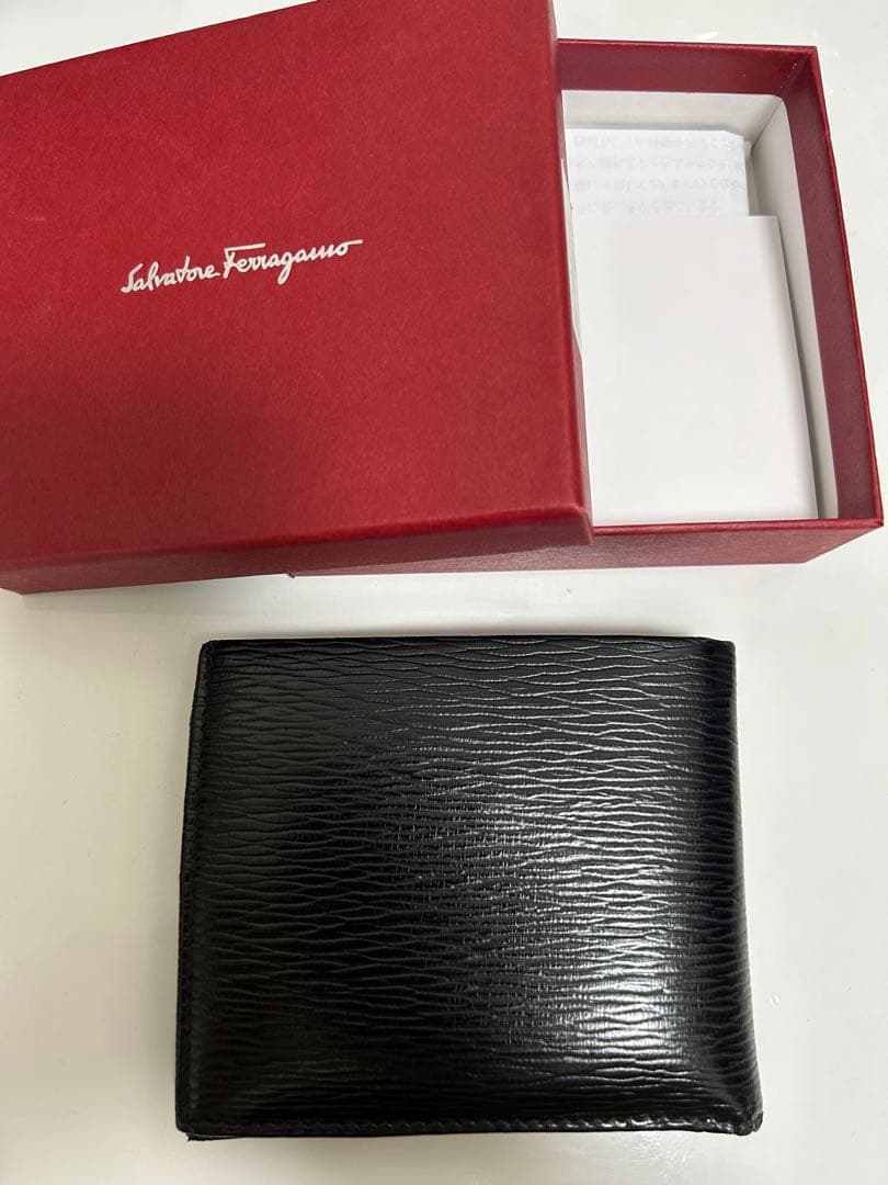 【サルヴァトーレ・フェラガモ】二つ折り財布/Black