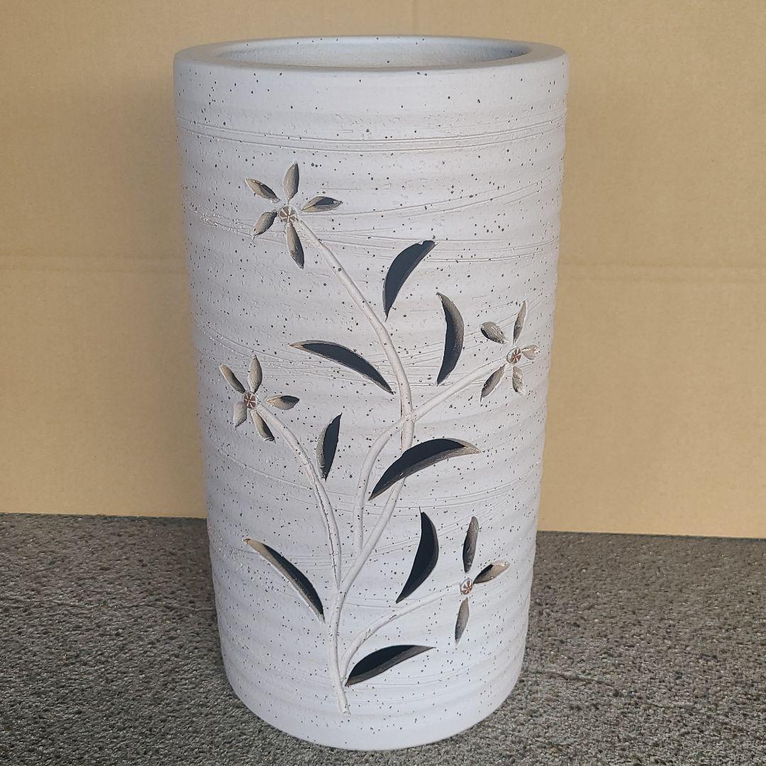 信楽焼傘立て 花彫 高さ４５cm