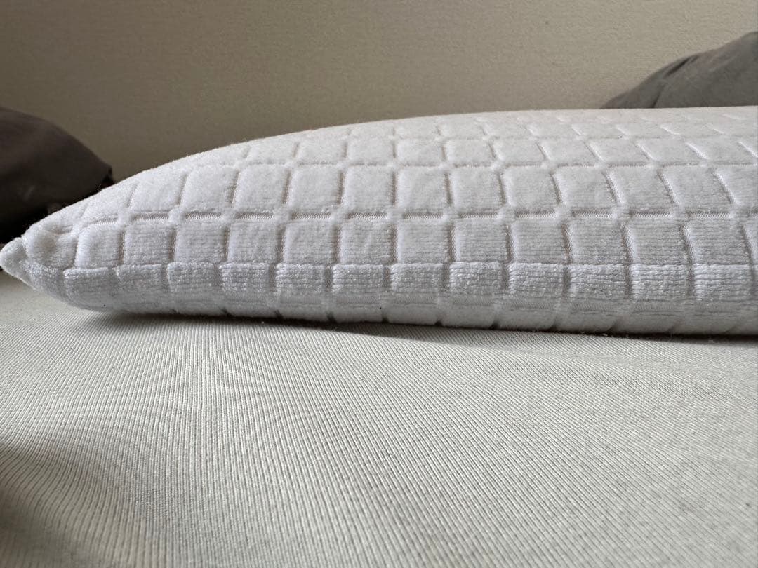 枕 ピロー　紺色カバー付　レガリアで購入