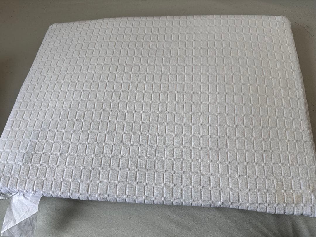 枕 ピロー　紺色カバー付　レガリアで購入