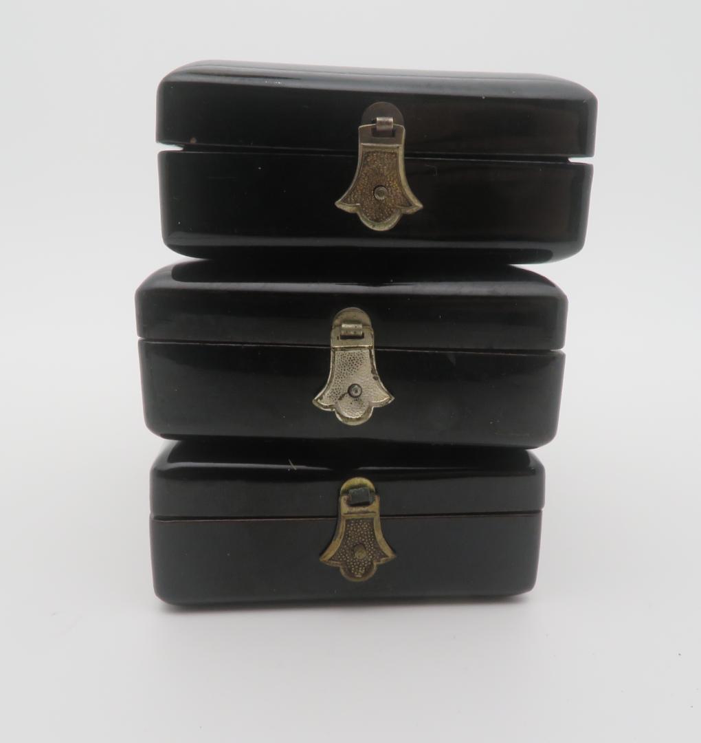 A17. 勲八等白色桐葉章　 記章 勲章 銀メダル3点