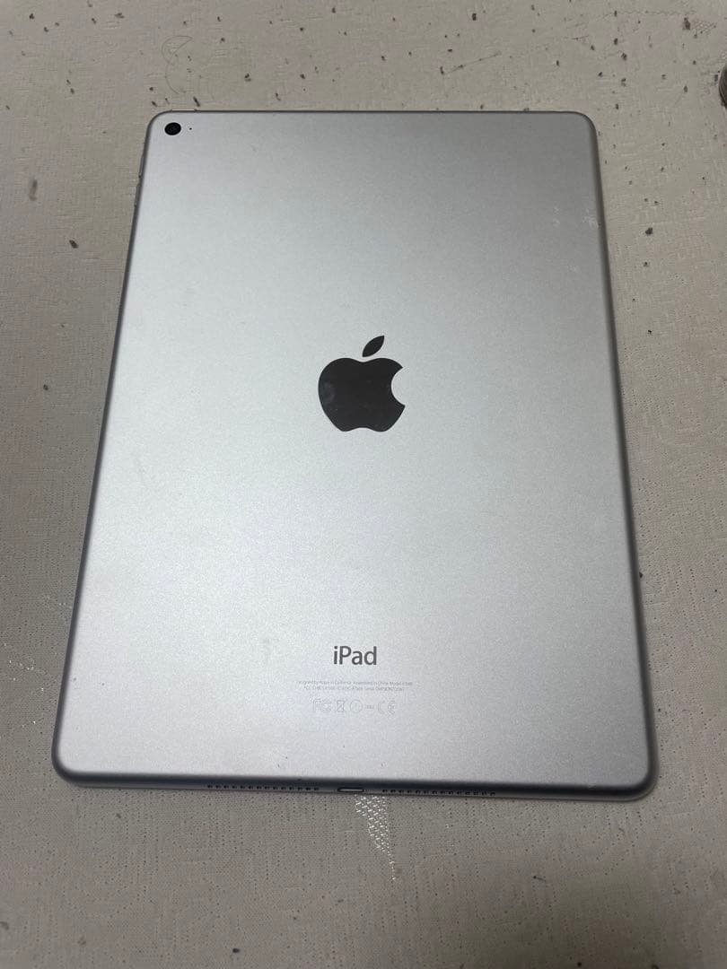 ま*る様 Apple iPad (Air2) 128GB シルバー バッテリー8