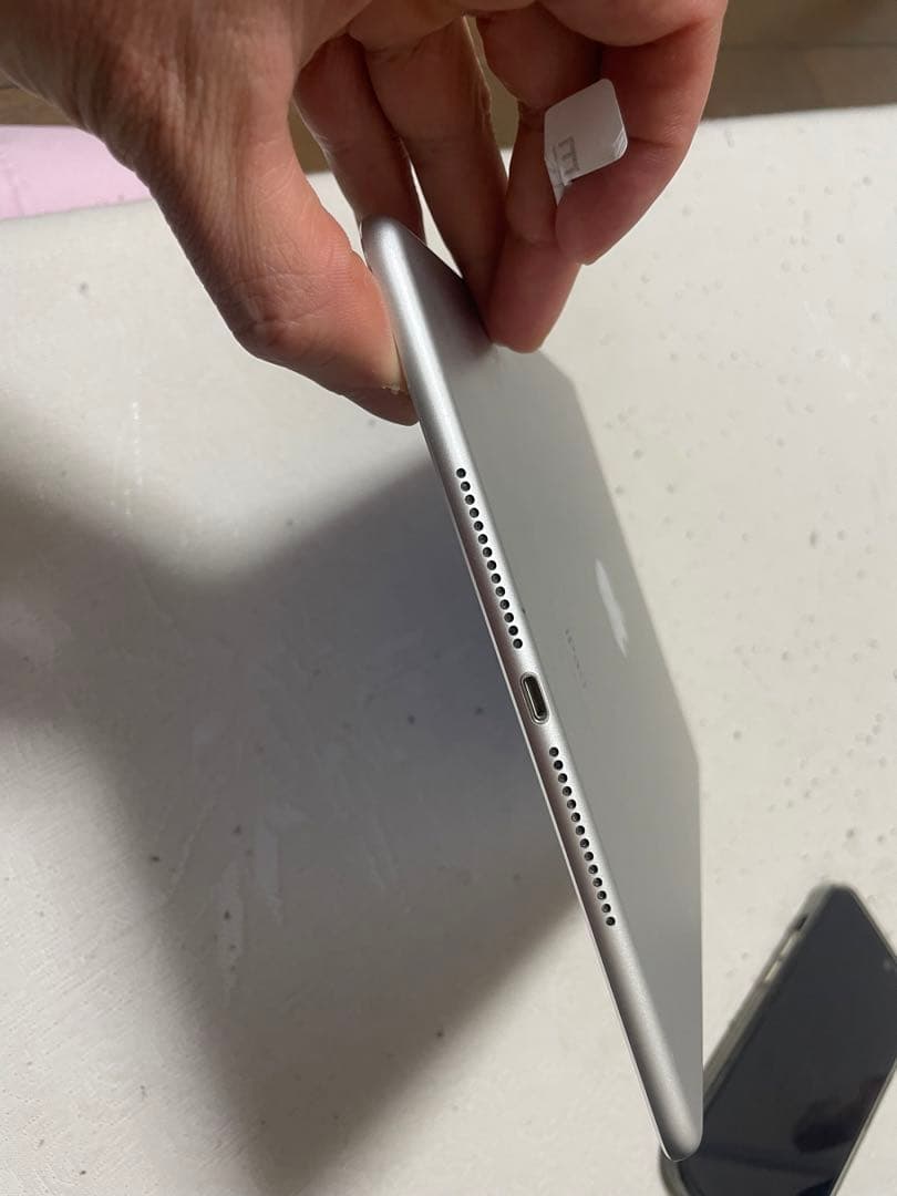 ま*る様 Apple iPad (Air2) 128GB シルバー バッテリー8