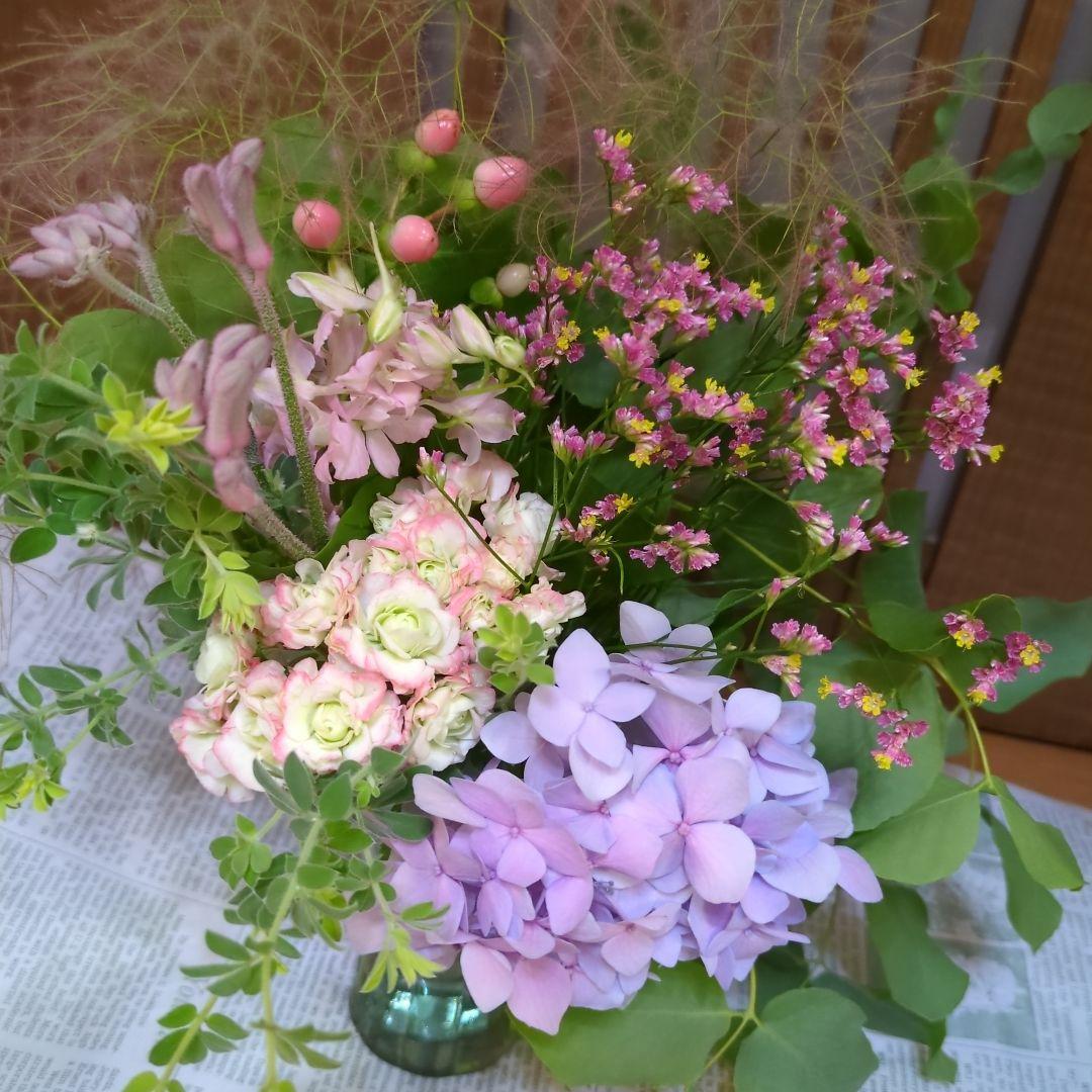 紫陽花とスモークツリー、ユーカリのブーケ　切花