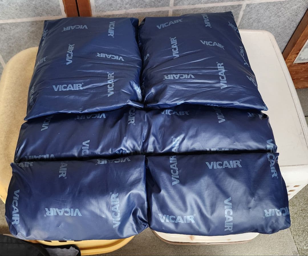 VICAIR　クッション　４０✕４０✕６センチ　洗濯機で洗えるクッション