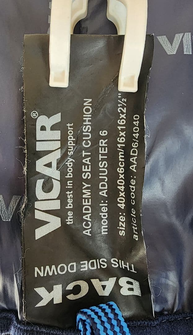 VICAIR　クッション　４０✕４０✕６センチ　洗濯機で洗えるクッション