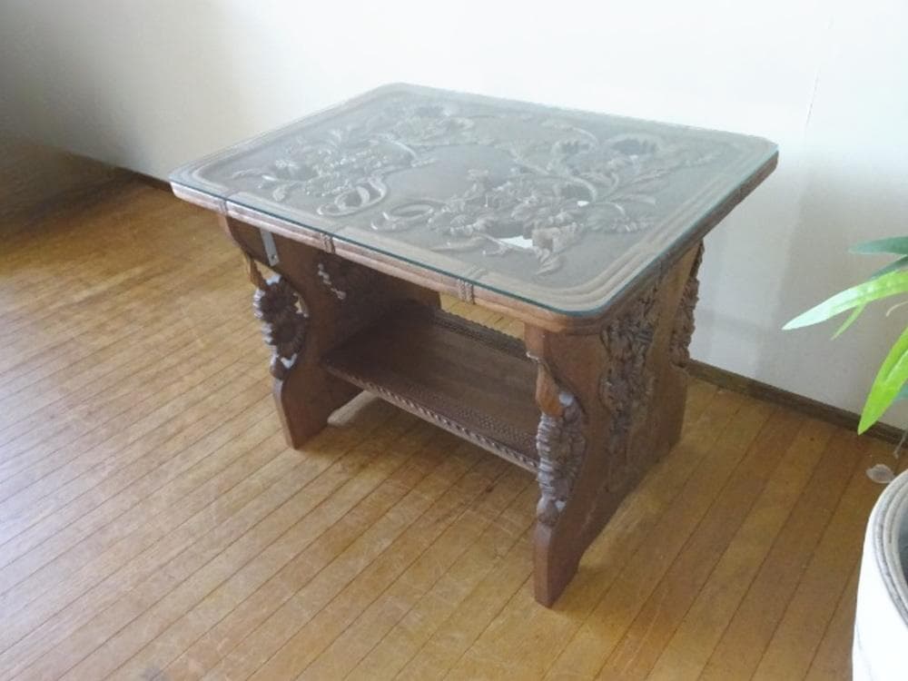 アンティーク　サイドテーブル　コーヒーテーブル　花彫刻　軽井沢彫り？