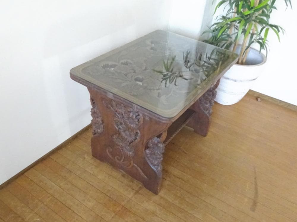 アンティーク　サイドテーブル　コーヒーテーブル　花彫刻　軽井沢彫り？