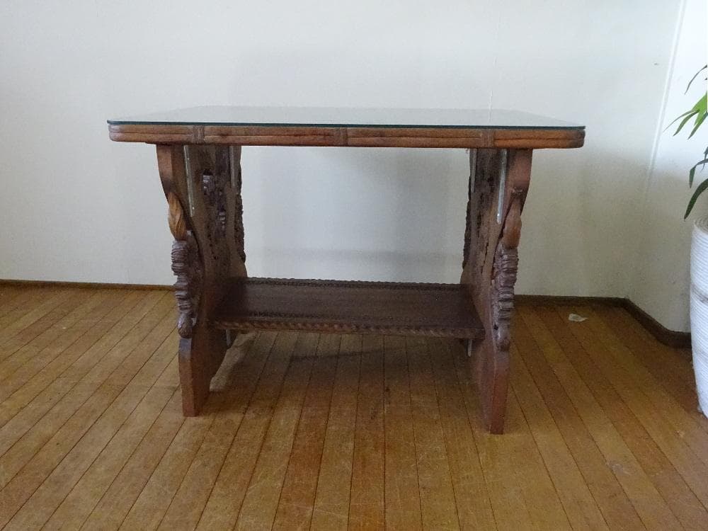 アンティーク　サイドテーブル　コーヒーテーブル　花彫刻　軽井沢彫り？