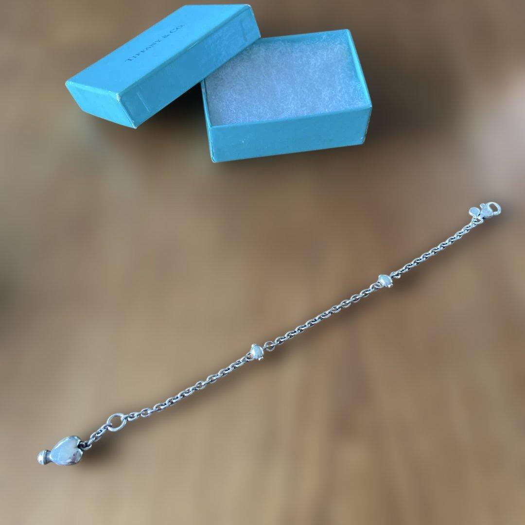 Tiffany & Co. シルバーブレスレット ハートチャーム付き