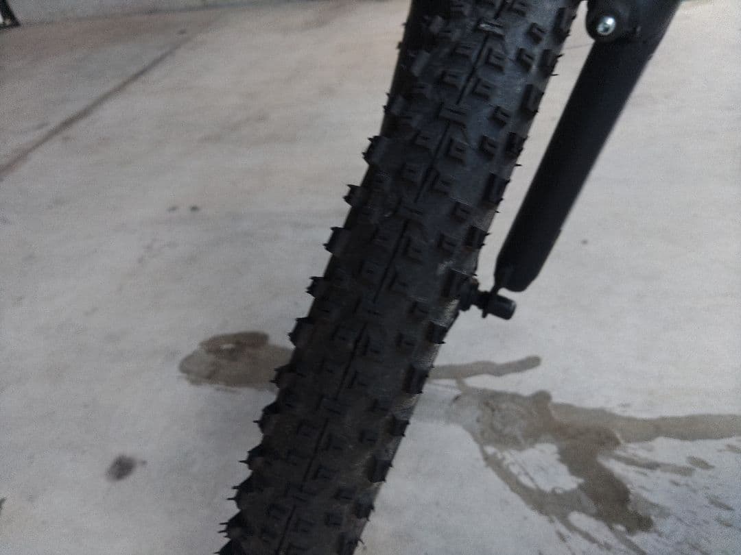 自転車　一年ほど使用　フロントタイヤ交換後半年使用　現状優先