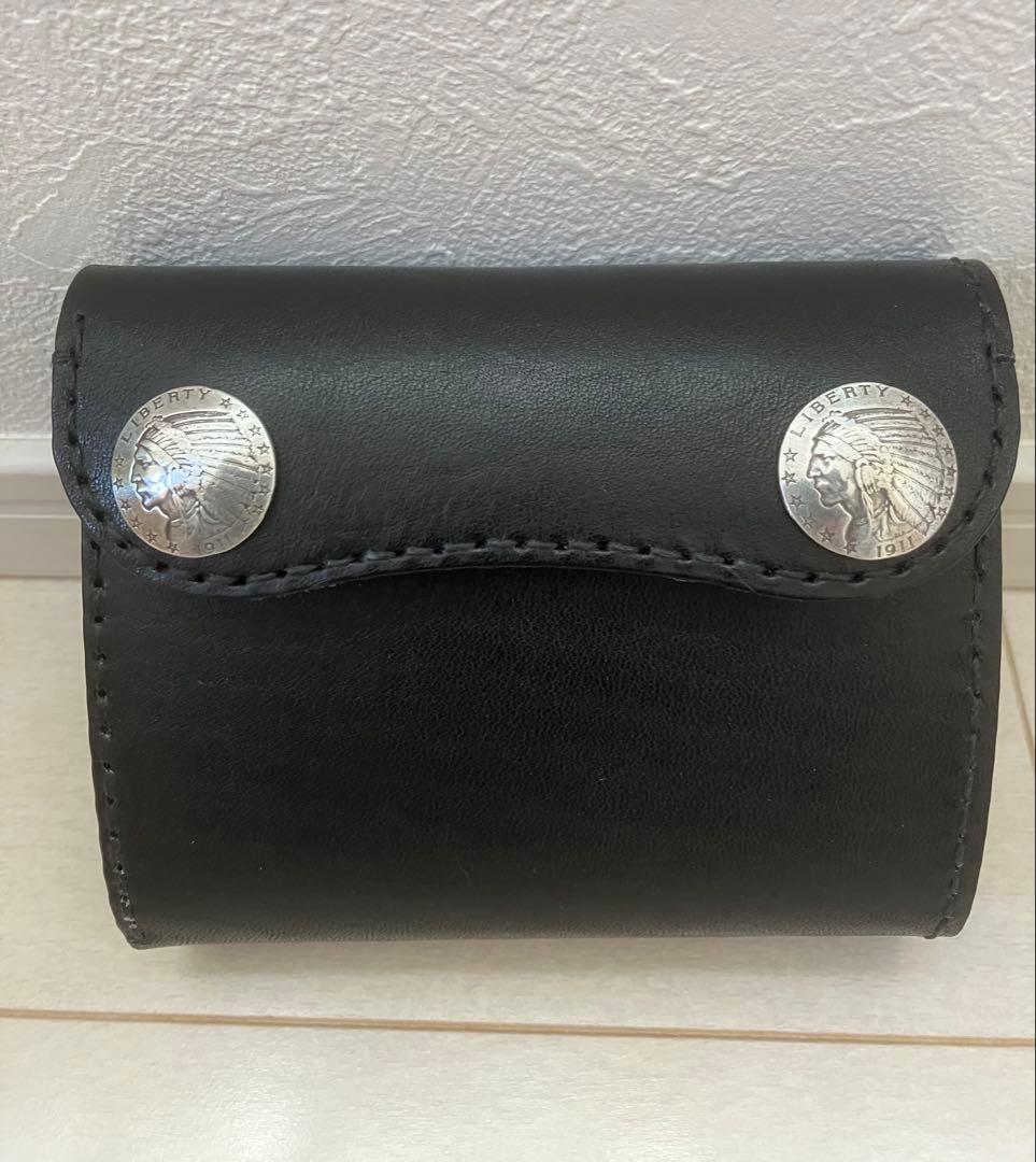 ブラック 栃木レザーコンチョボタン 三つ折り財布