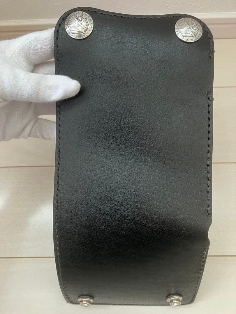 ブラック 栃木レザーコンチョボタン 三つ折り財布