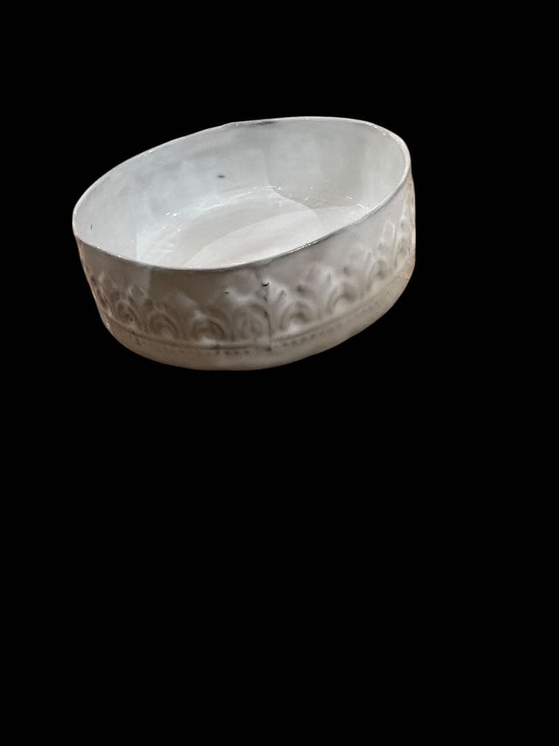 マチルダキャロン　アスティエドビラット　白い陶器の装飾ボウル 中型