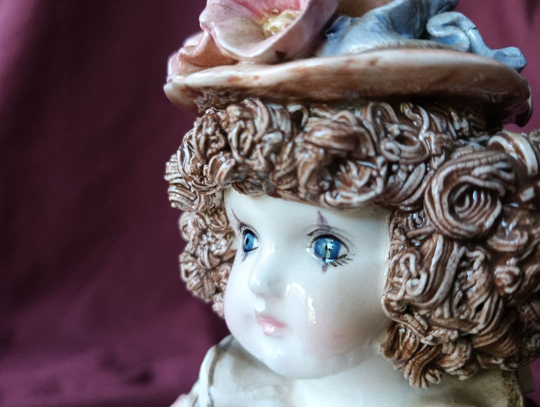 ハンドメイドの陶器人形　輸出用Ｓchmid 　 約30cm