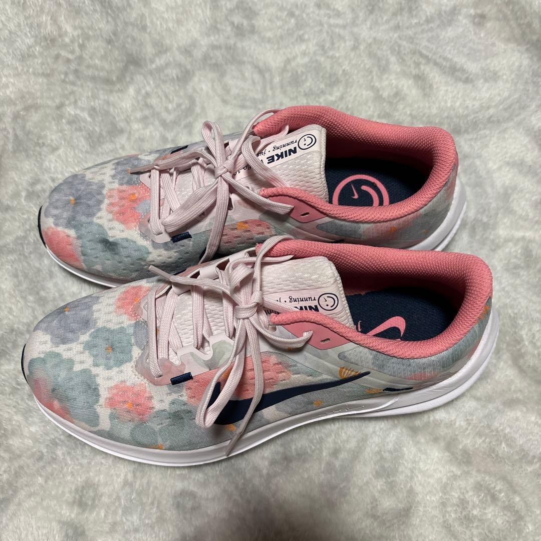 はちみつ ★新品未使用★Nike 花柄 スニーカー