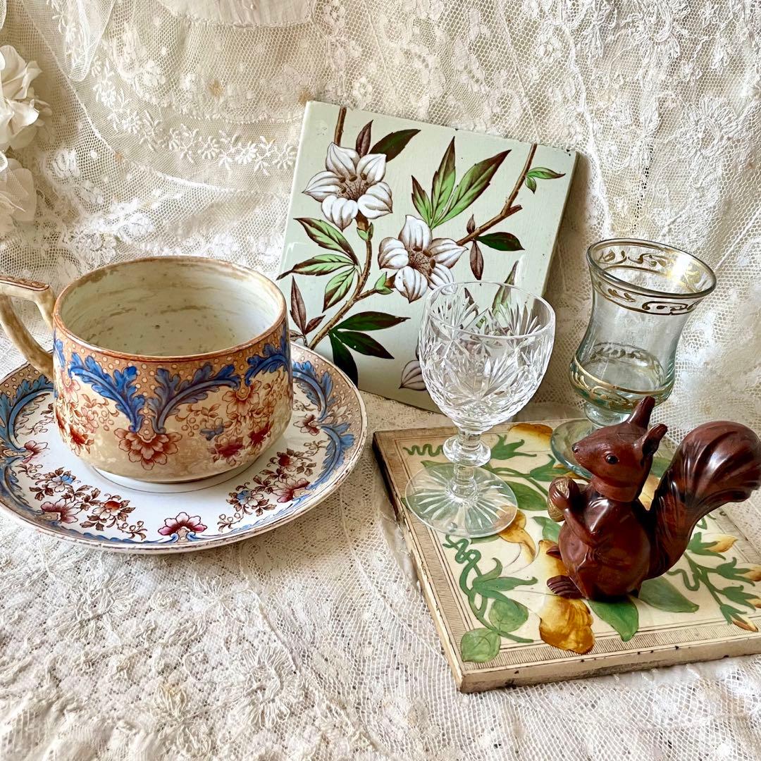 新春アンティーク福袋⑤カップ&ソーサー&タイル2枚&グラス2客&リスのオブジェ