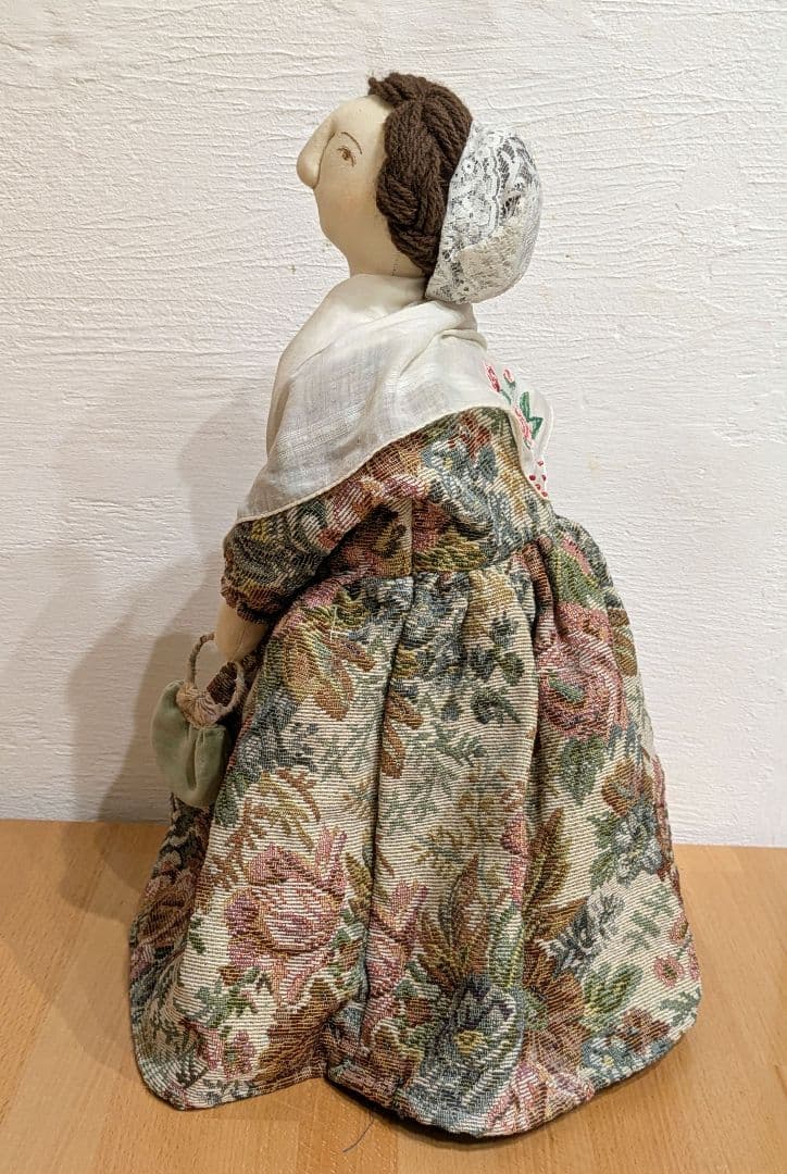 毛塚千代さんハンドメイド人形　アルルの婦人