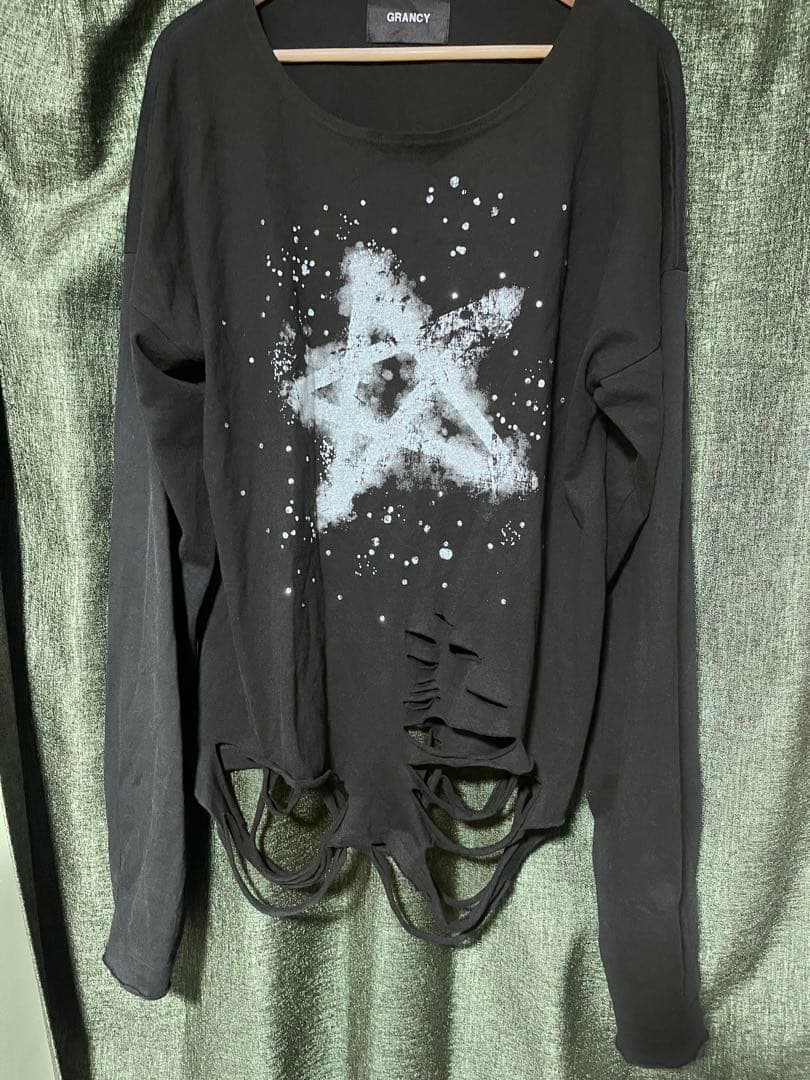 GLANCY ラインストーン星型カットソー　ブラック