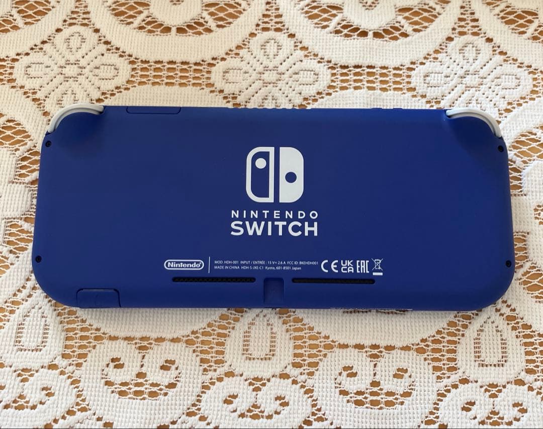 じ*ん様 【美品】SwitchLite 本体 公式キャリングケース付き