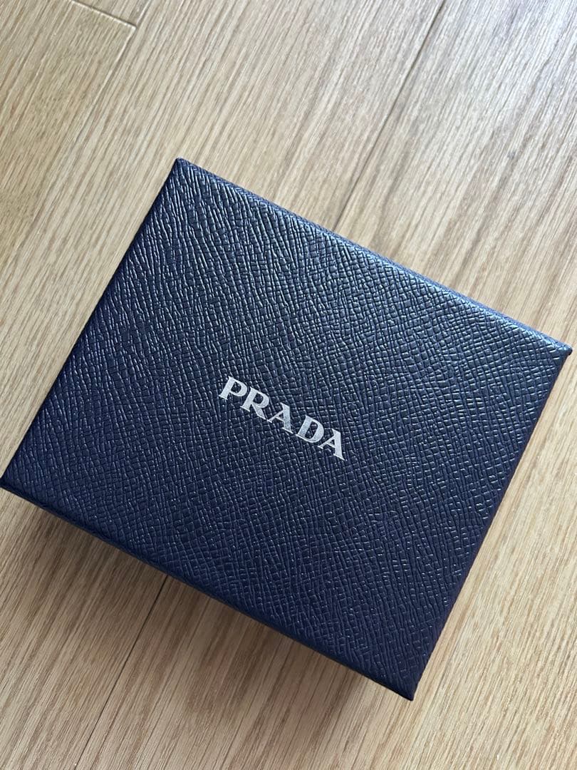 PRADA ブラック レザー ケース