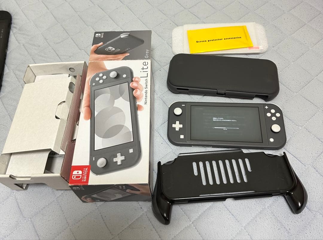 Nintendo Switch Lite 本体　フィルムとケース2種付き