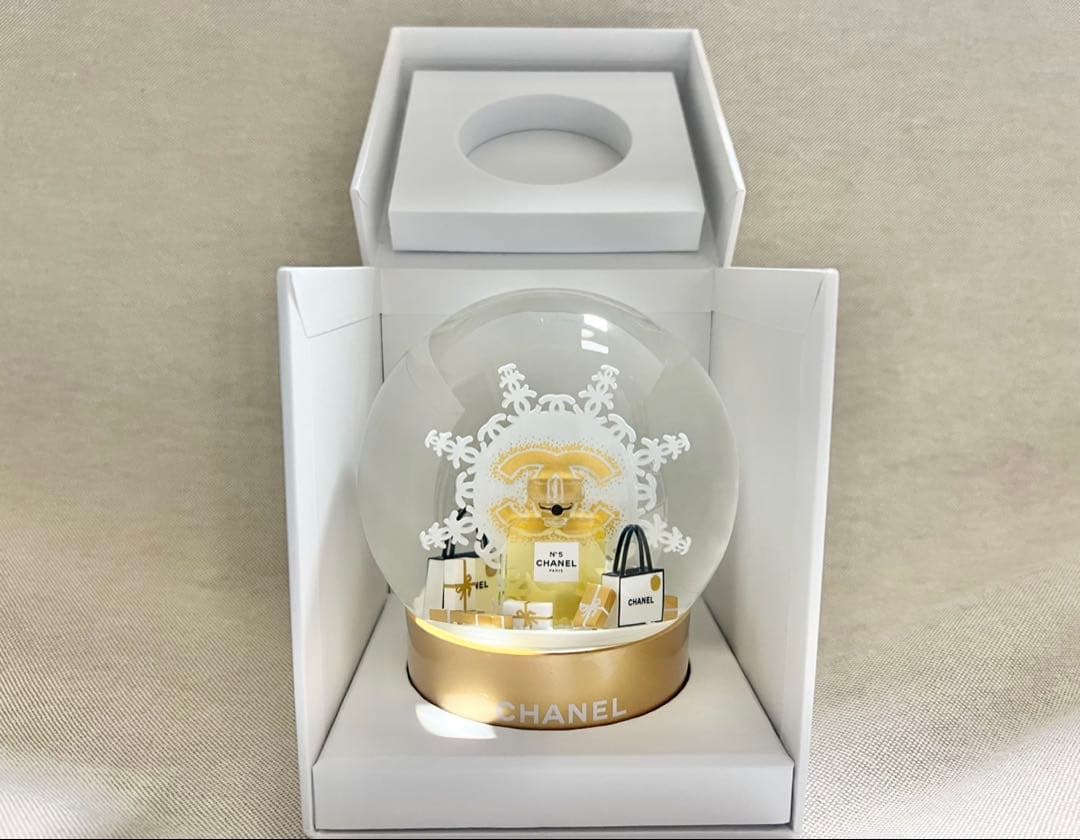 ★シャネル⭐︎スノードーム2024⭐︎新品⭐︎箱ありカバー無し