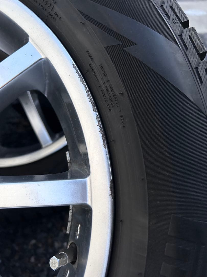 pirelli 215/60/17 ピレリ　スタッドレスタイヤ