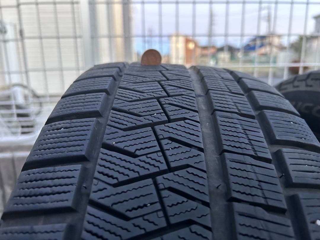 pirelli 215/60/17 ピレリ　スタッドレスタイヤ