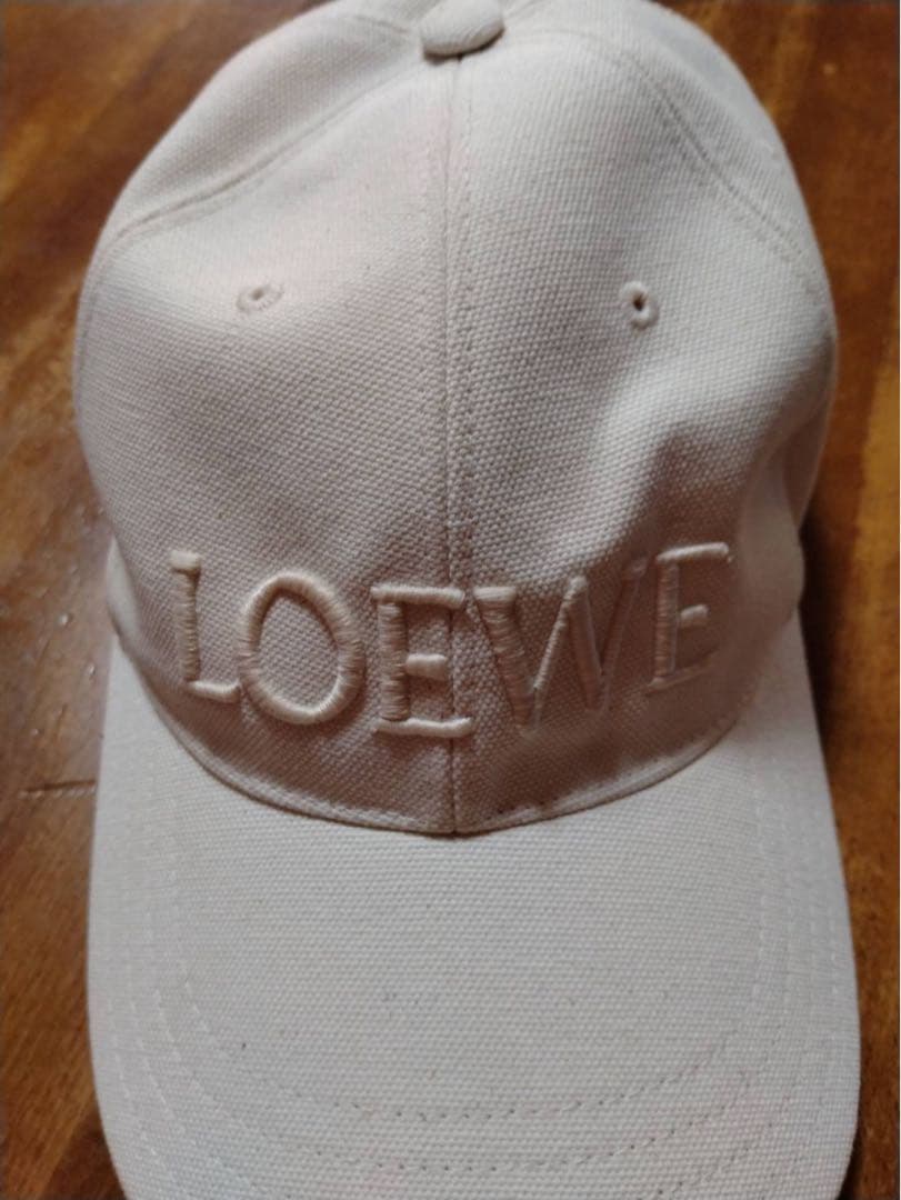 LOEWE アイボリー ロゴキャップ