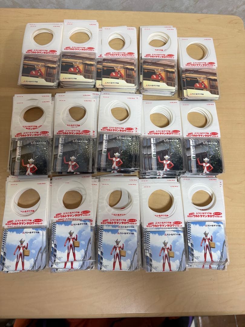 ウルトラマンタロウ　マグネット 3枚セット100セット300枚　リノール油非売品